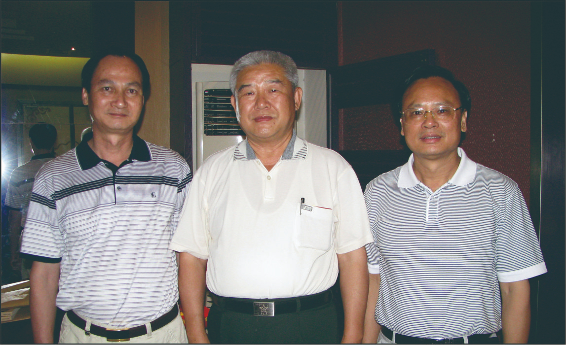 廣西區(qū)發(fā)改委領導陪同中國人民解放軍總參謀部政治部主任賈雪陽軍（照片中）到公司實地考察，并給予“好安節(jié)電器”高度評價